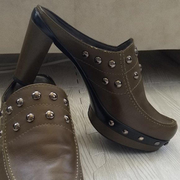 Stuart Weitzman studded platform mules / clog slip ons, Olive Green (size 7) - Picture 4 of 14